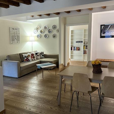 Joivy Cosy Ticinese Retreat 1-Bed Flat Near The Duomo Apartment Milan Bagian luar foto