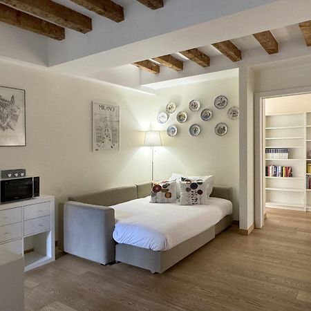 Joivy Cosy Ticinese Retreat 1-Bed Flat Near The Duomo Apartment Milan Bagian luar foto