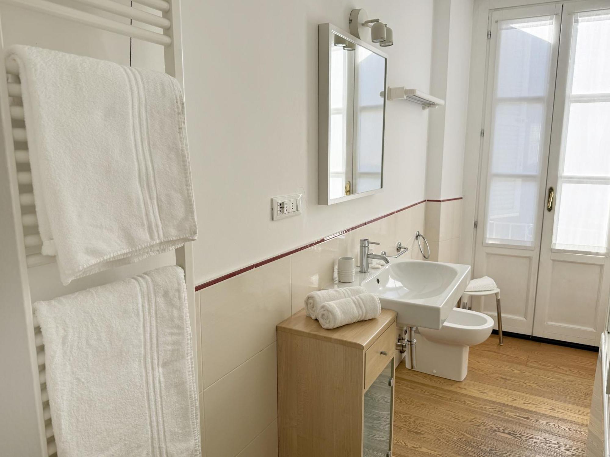 Joivy Cosy Ticinese Retreat 1-Bed Flat Near The Duomo Apartment Milan Bagian luar foto