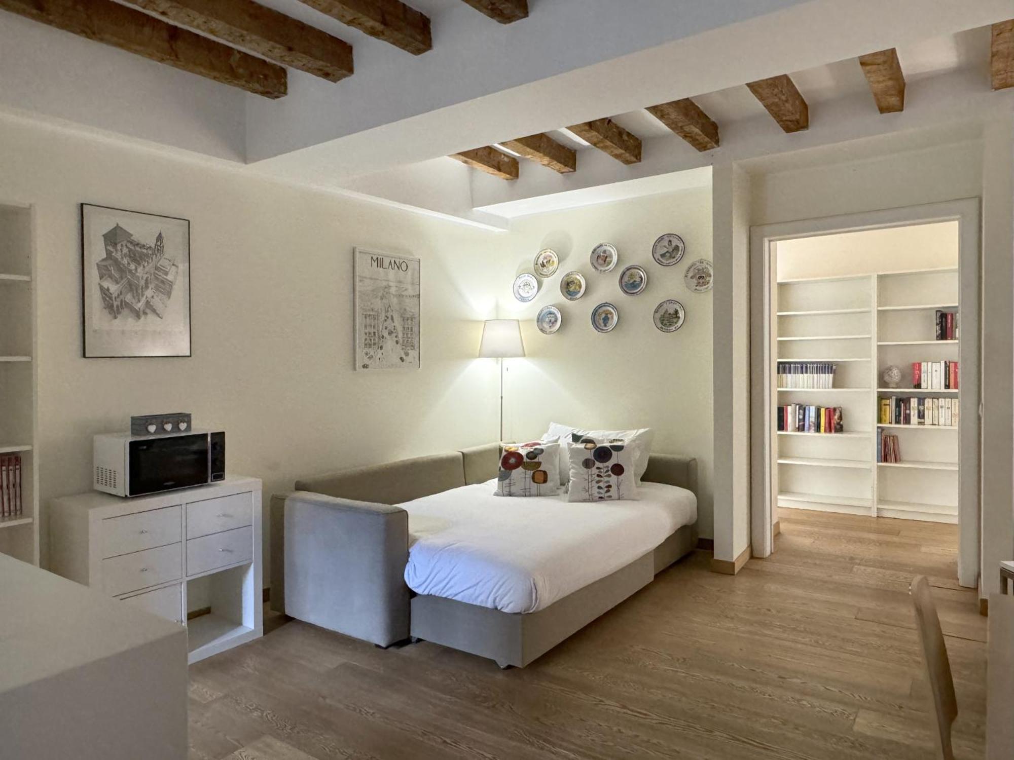 Joivy Cosy Ticinese Retreat 1-Bed Flat Near The Duomo Apartment Milan Bagian luar foto